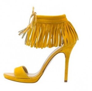 chaussures jaune 300x295 - Une couleur : le jaune moutarde