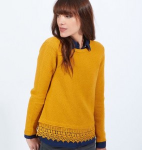 pull jaune 284x300 - Une couleur : le jaune moutarde