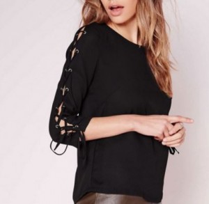 blouse lacets 300x293 - La folie des lacets