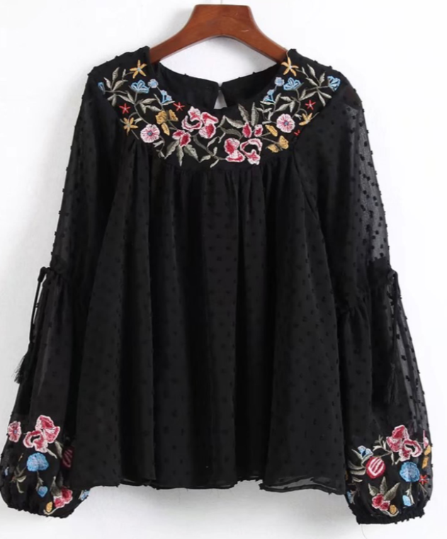 blouse she in - Des broderies partout